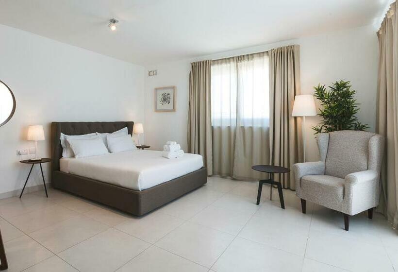 سوییت سوپریور, Two Pillows Boutique Hostel