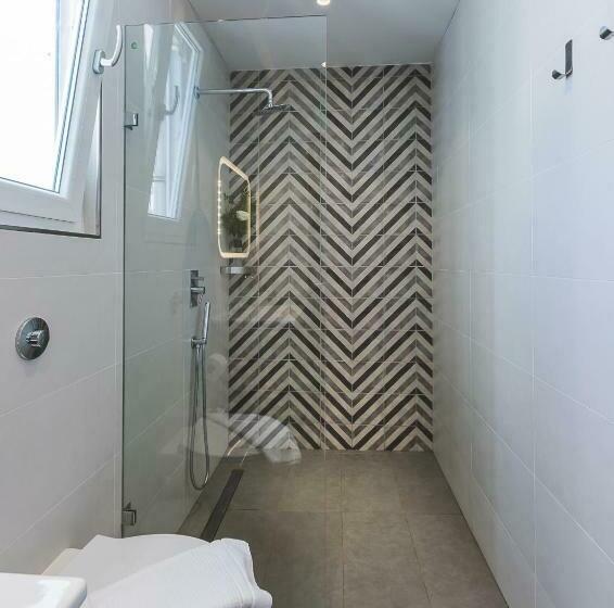 سوییت سوپریور, Two Pillows Boutique Hostel