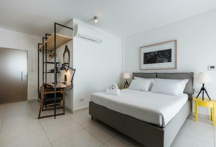 سوییت جونیور, Two Pillows Boutique Hostel