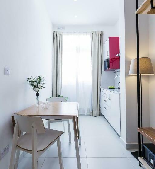 سوییت لوکس, Two Pillows Boutique Hostel