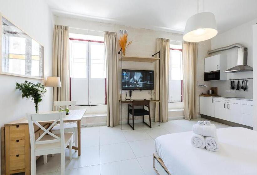 استودیوی لوکس, Two Pillows Boutique Hostel