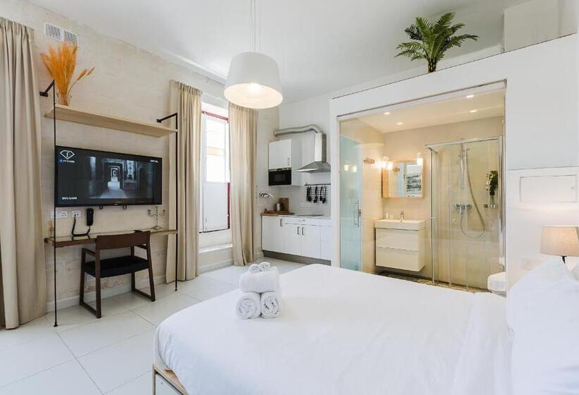 استودیوی لوکس, Two Pillows Boutique Hostel
