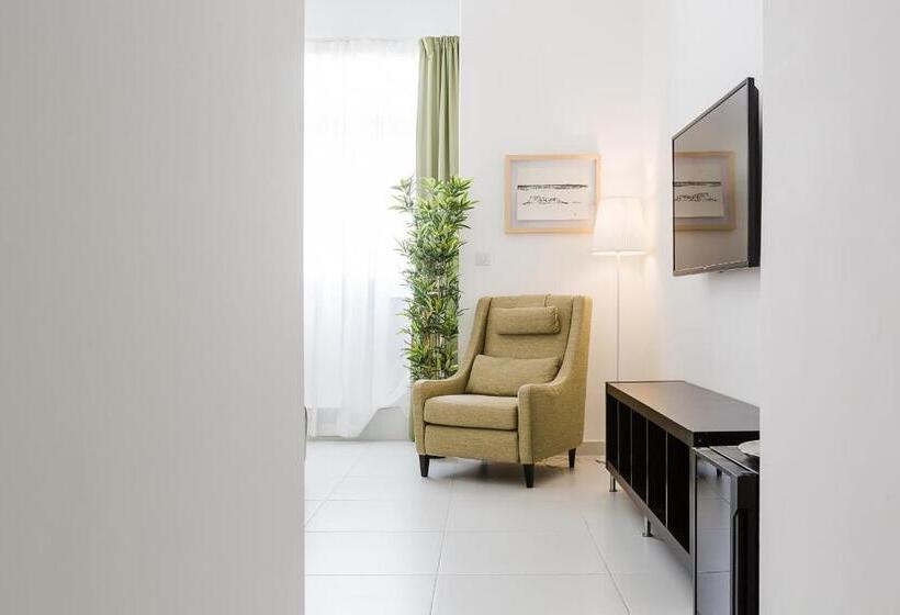 مجموعه ویستا شهر, Two Pillows Boutique Hostel