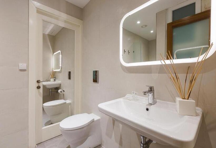 تختخواب در اتاق مشترک, Two Pillows Boutique Hostel