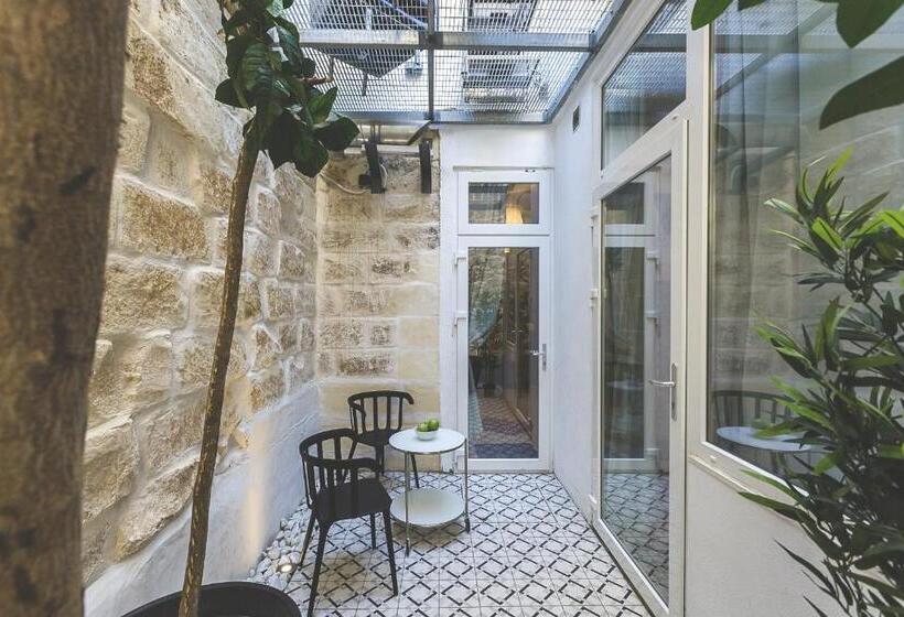 تختخواب در اتاق مشترک, Two Pillows Boutique Hostel