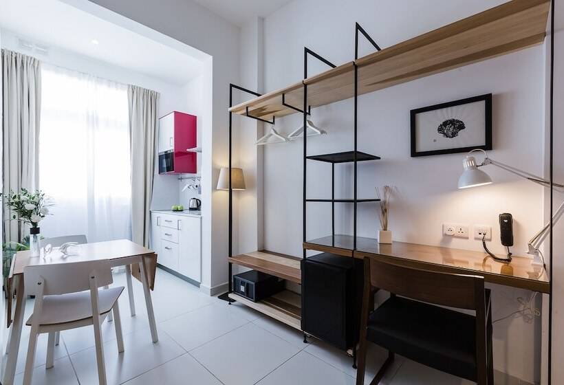استودیوی لوکس, Two Pillows Boutique Hostel