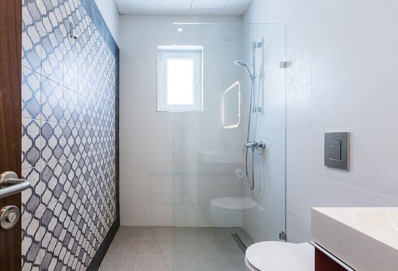 استودیوی لوکس, Two Pillows Boutique Hostel