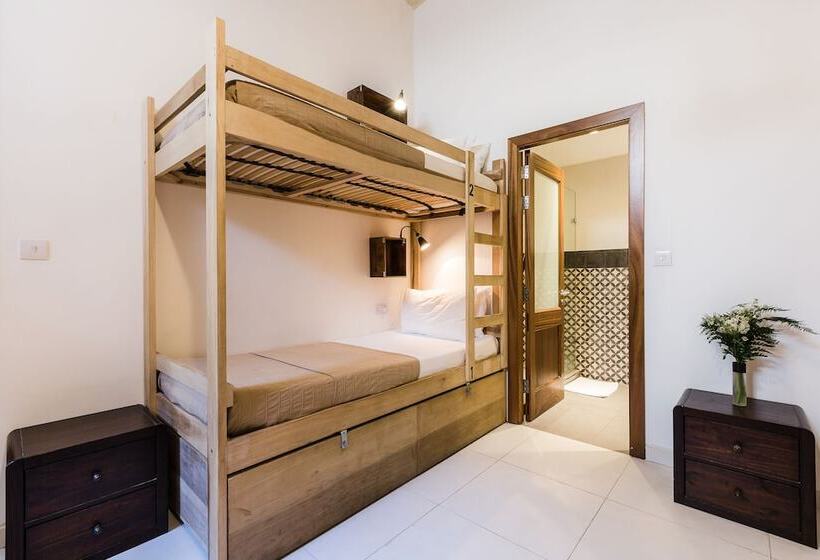 تختخواب در اتاق مشترک, Two Pillows Boutique Hostel