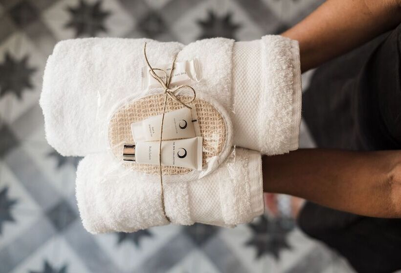 تختخواب در اتاق مشترک, Two Pillows Boutique Hostel