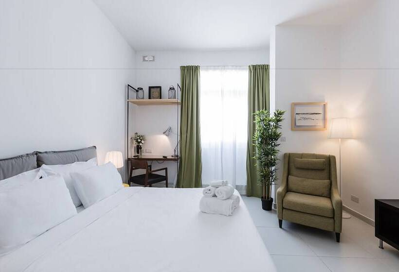 سوییت لوکس, Two Pillows Boutique Hostel