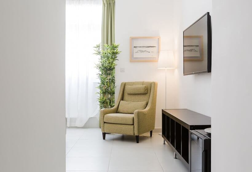 سوییت لوکس, Two Pillows Boutique Hostel