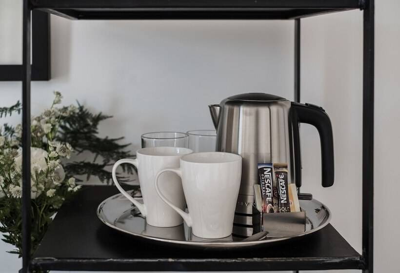 سوییت لوکس, Two Pillows Boutique Hostel