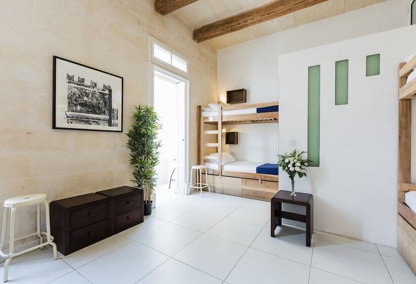 تختخواب در اتاق مشترک, Two Pillows Boutique Hostel