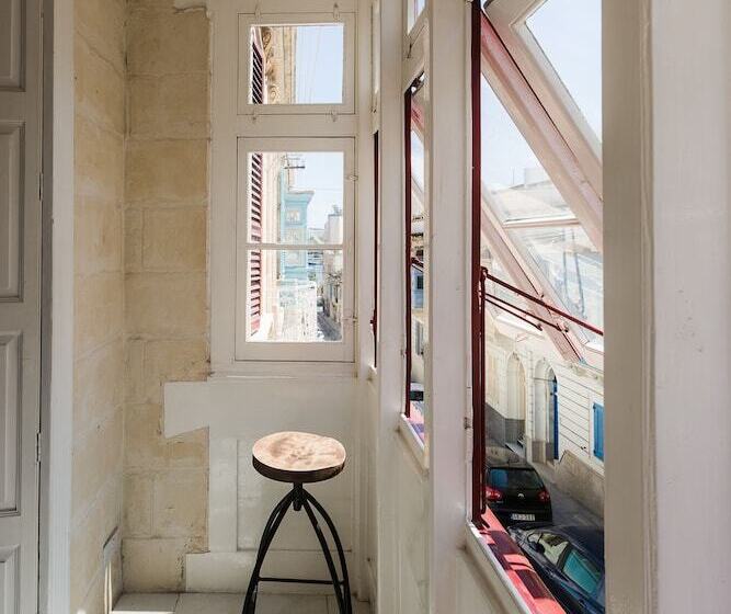 تختخواب در اتاق مشترک, Two Pillows Boutique Hostel