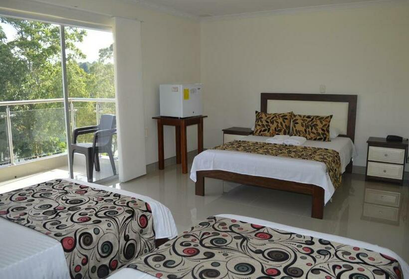 غرفة عائلية, Verony Guatape