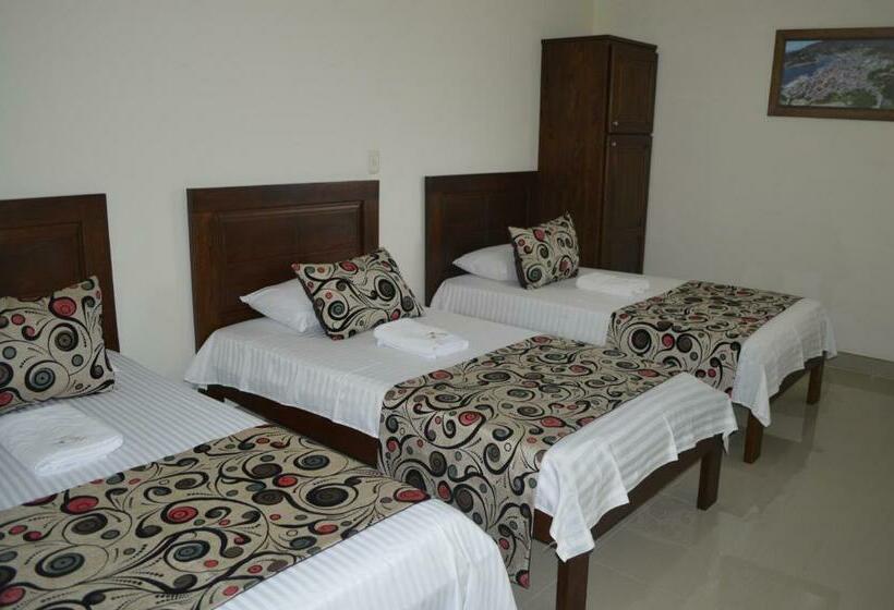 غرفة عائلية, Verony Guatape