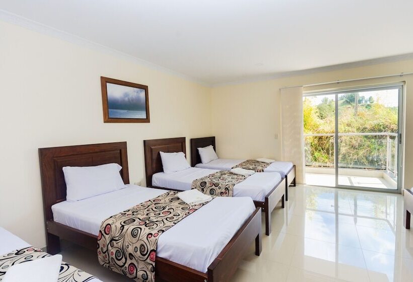 غرفة عائلية, Verony Guatape