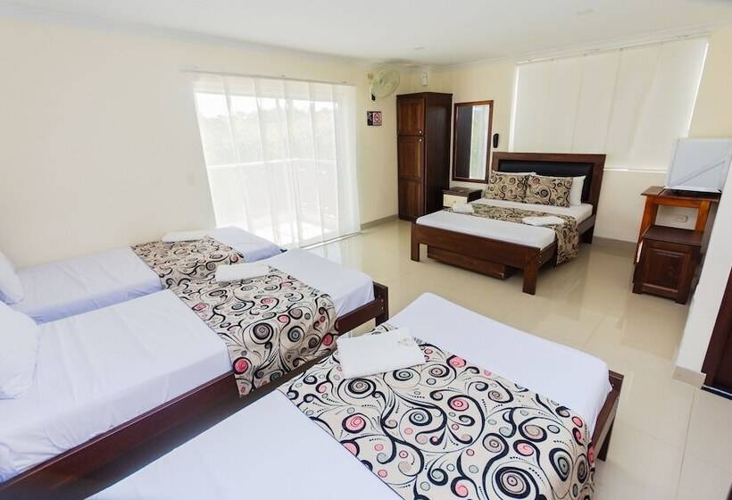 غرفة عائلية, Verony Guatape