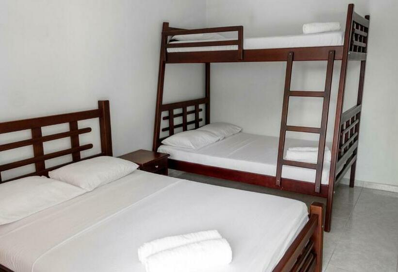 غرفة عائلية, Victoria Imperial