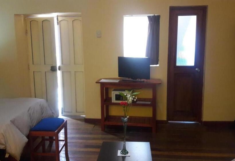 Lüks Üç Kişilik Oda, Kurumi Hostel