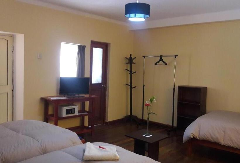 Aile Odası, Kurumi Hostel