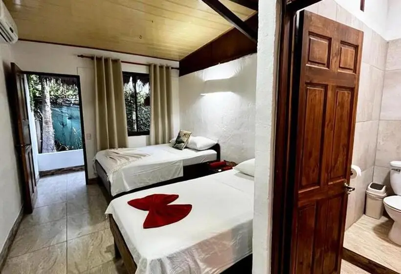 Standard Kolmen Hengen Huone, Cabinas Montesol