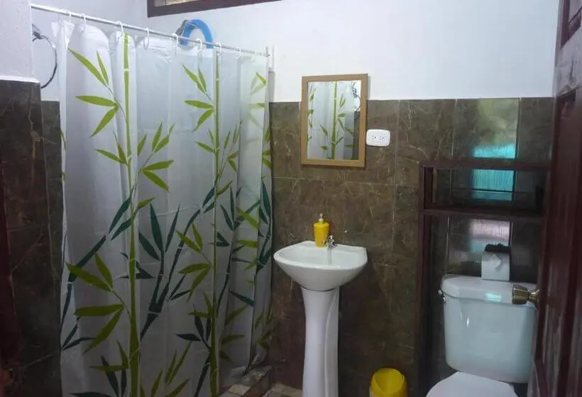 ２ダブルベッドのスタンダードルーム, Aracari Garden Hostel