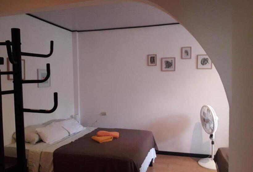 Апартаменты 2 Спальни, Aracari Garden Hostel