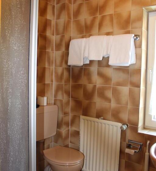 Quarto Estandar Individual, Berggasthof Hoherodskopf