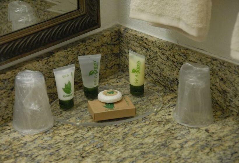 带按摩浴盆的套房, Bodega Coast Inn And Suites