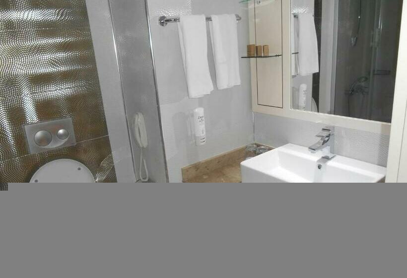 غرفة قياسية رباعية, Kovarna