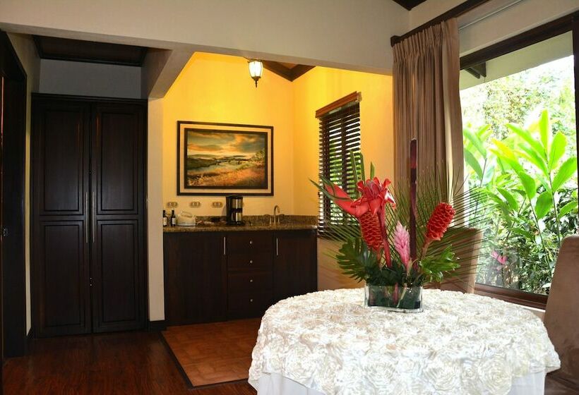 سوییت جونیور, La Casona Del Cafetal