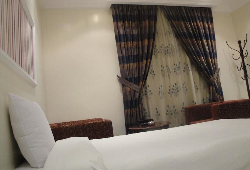 استودیوی استاندارد, Marina Royal Hotel Suites