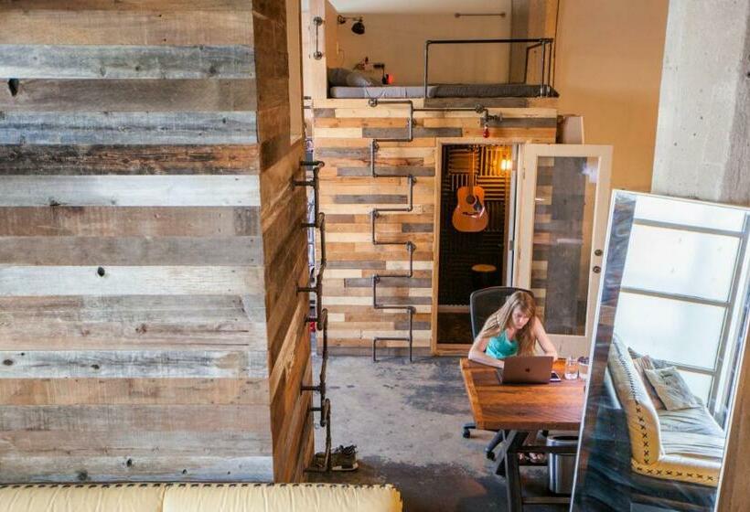 共用房间的床, Podshare Hollywood