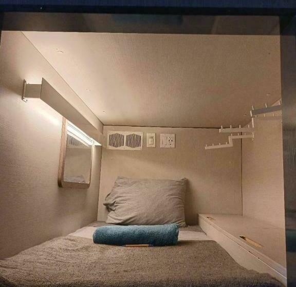 共用房间的床, Podshare Hollywood