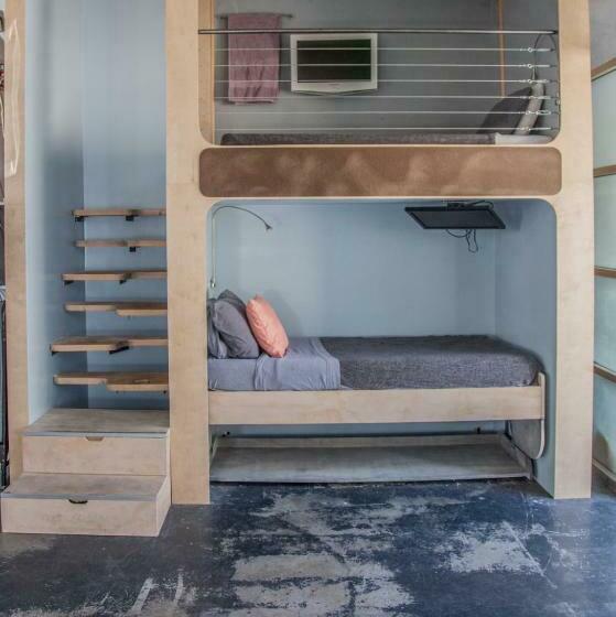 共用房间的床, Podshare Hollywood