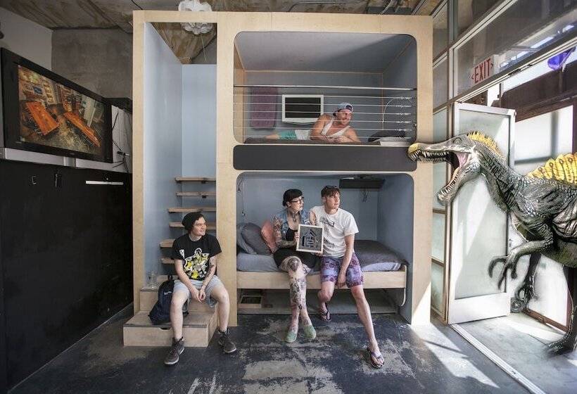 共用房间的床, Podshare Hollywood