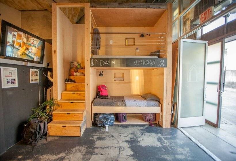 共用房间的床, Podshare Hollywood