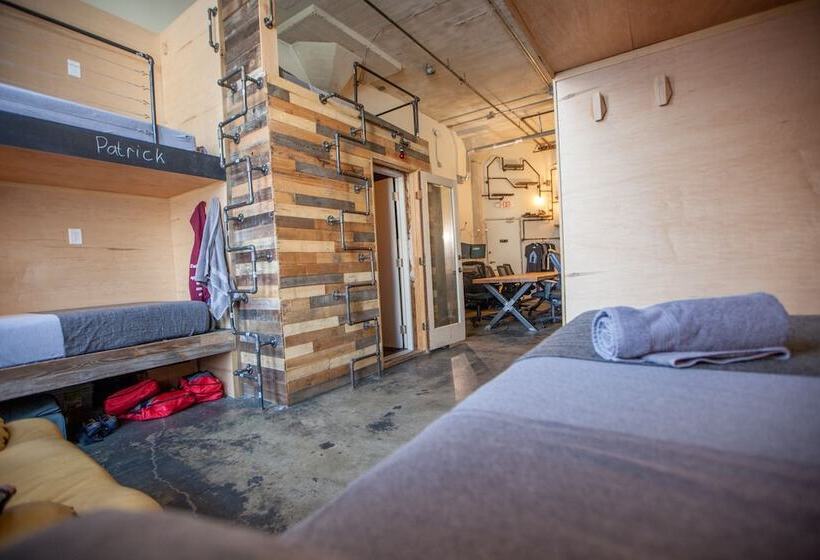 共用房间的床, Podshare Hollywood