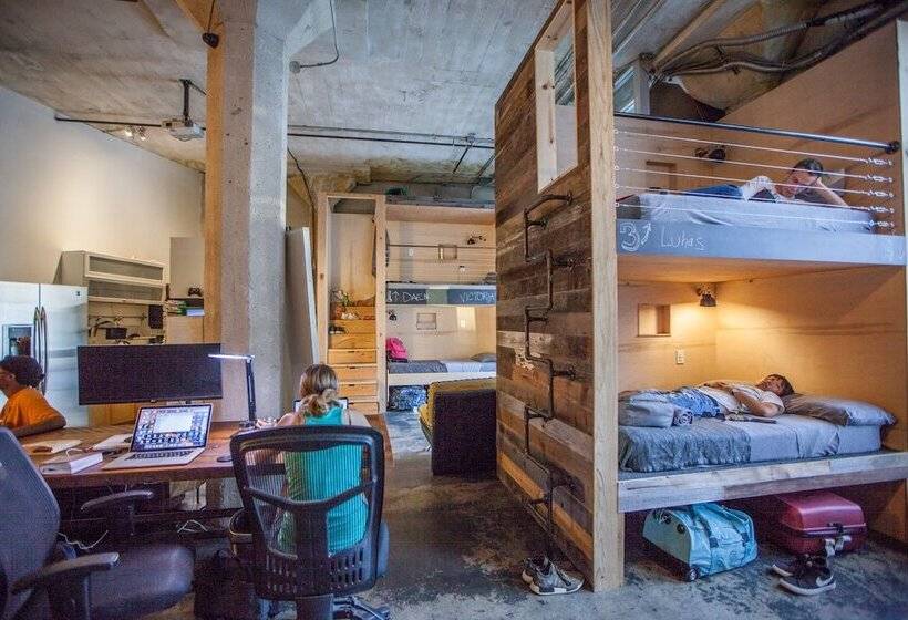 共用房间的床, Podshare Hollywood