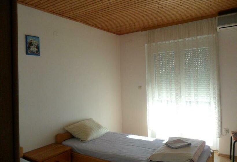 اتاق استاندارد سه نفره, Sobe U Kucanstvu Mbm