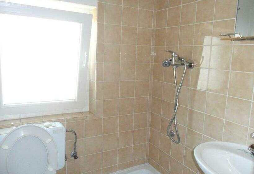 اتاق استاندارد سه نفره, Sobe U Kucanstvu Mbm