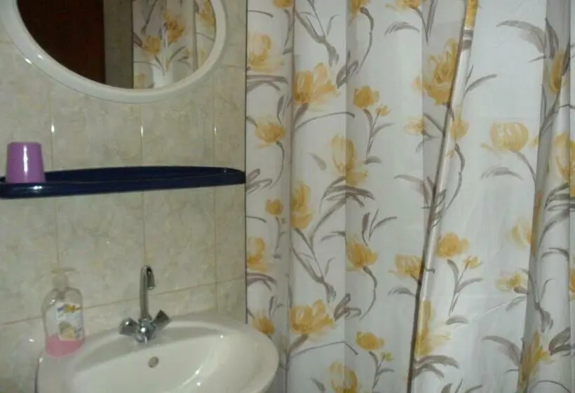 اتاق استاندارد سه نفره, Sobe U Kucanstvu Mbm