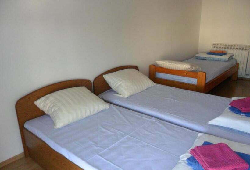 اتاق اجرایی یک تخته, Sobe U Kucanstvu Mbm