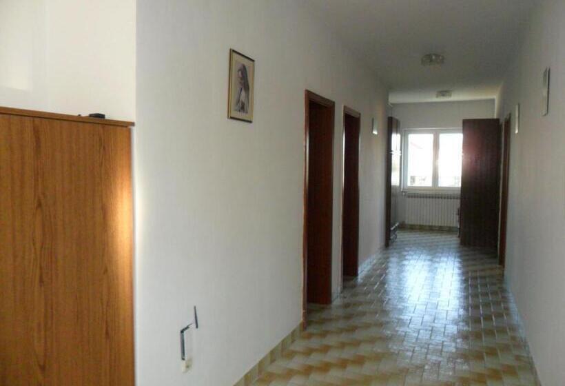 اتاق اجرایی یک تخته, Sobe U Kucanstvu Mbm