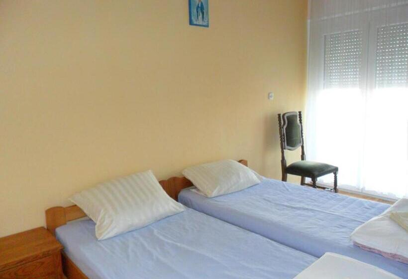 اتاق اجرایی یک تخته, Sobe U Kucanstvu Mbm