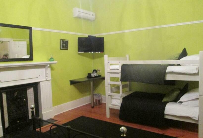 חדר משפחתי, The 3 Chimneys Guest House