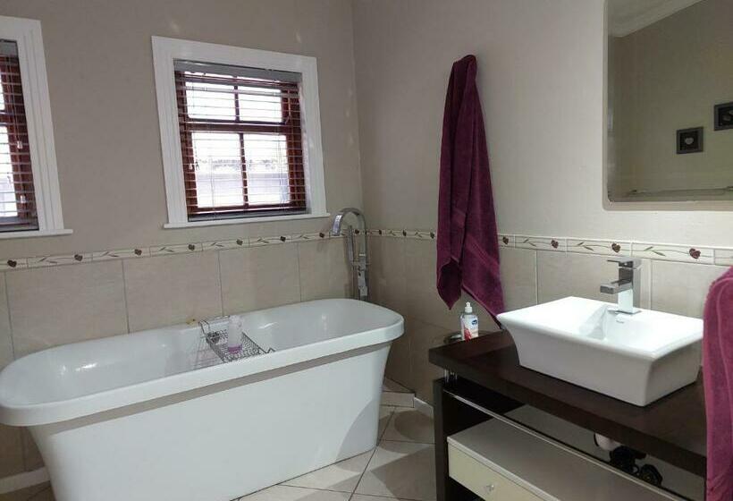 חדר משפחתי, The 3 Chimneys Guest House