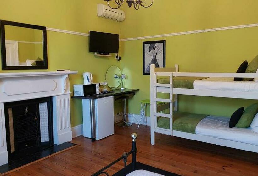 חדר משפחתי, The 3 Chimneys Guest House