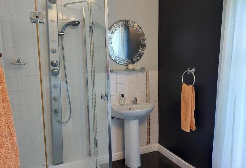 חדר משפחתי, The 3 Chimneys Guest House